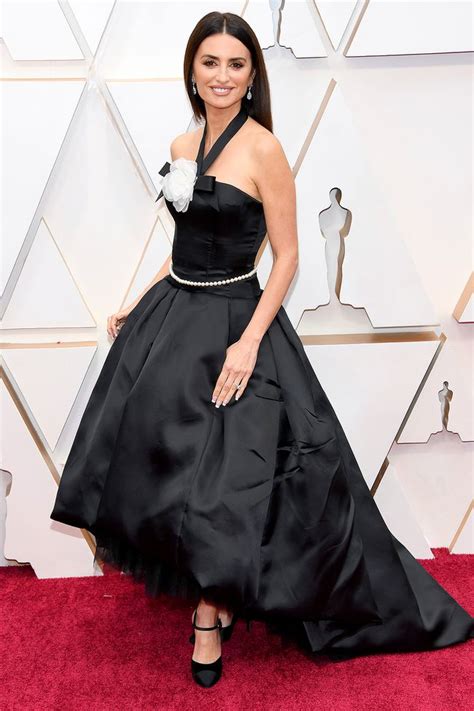 Oscars 2020: Penélope Cruz Walks Red Carpet 